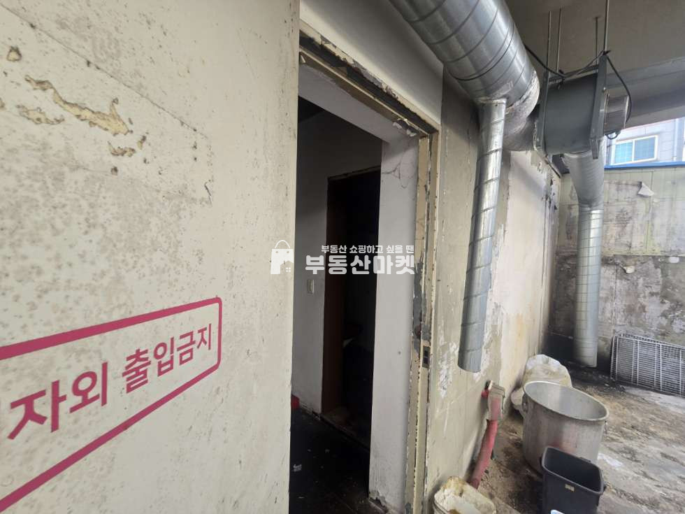 전남광주 서구 쌍촌동 쌍촌동 / 아파트 밀집 원룸 촌 / 1층 공실 상가 임대. 월세 매물번호 17022 사진 3
