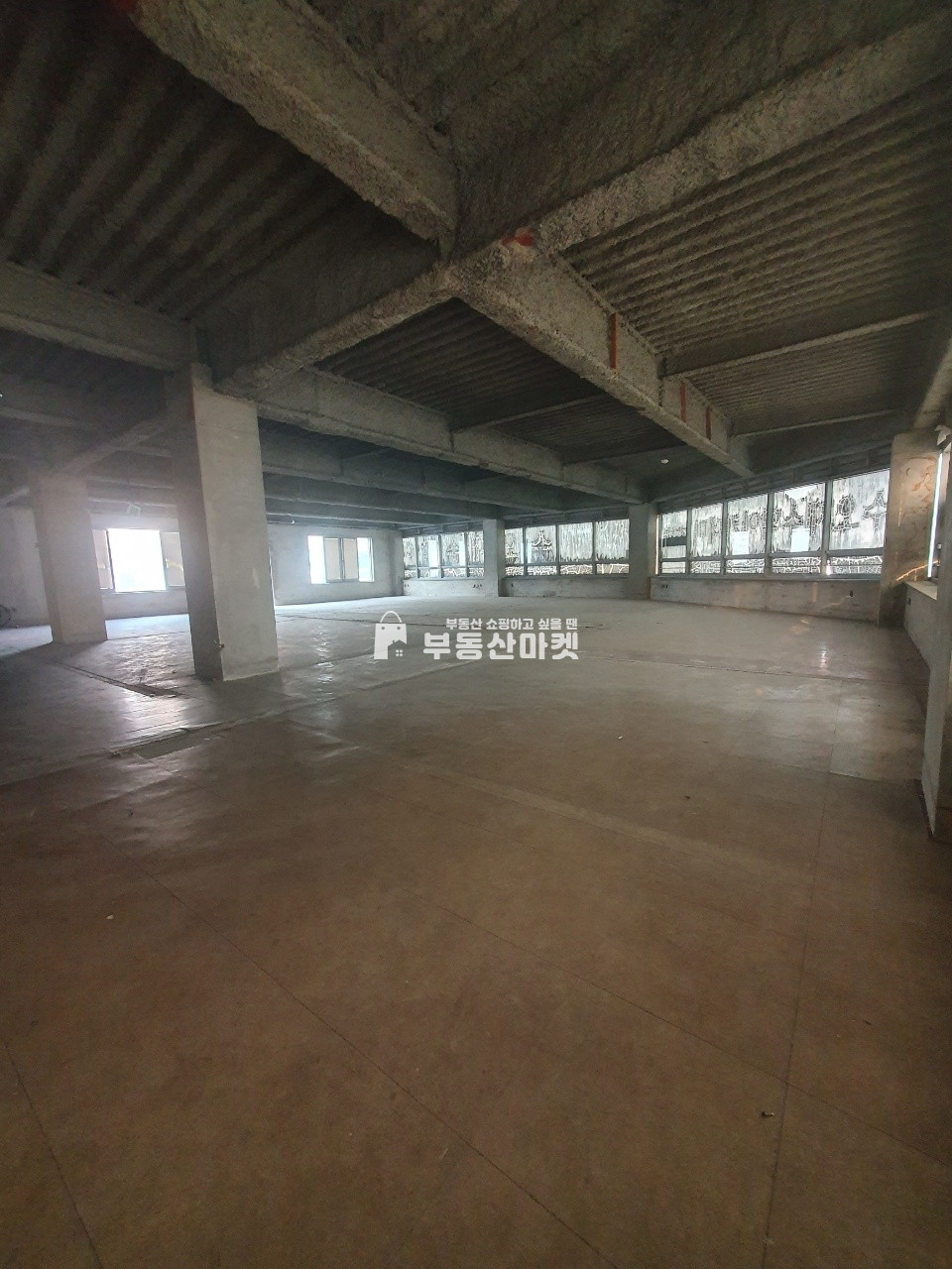 전남광주 북구 용봉동 용봉동 전철우 사거리 메인대로변 코너 5층 상가 임대 (추천 카페, 프렌차이즈, 뷰티샵, 미용,스튜디오,사무실,) 월세 매물번호 10242 사진 3