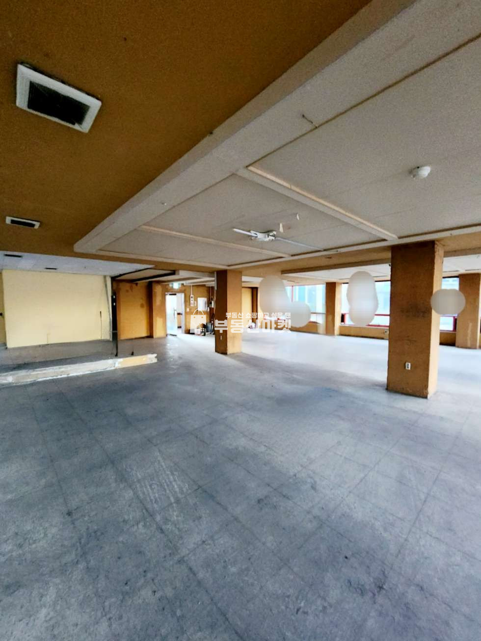전남광주 북구 용봉동 용봉동 전철우사거리 메인대로변 2층상가 임대 월세 매물번호 11221 사진 1
