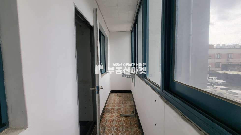 전남광주 광산구 신창동 신창동 메인도로변 사거리 코너 2층 / 광고효과 매우 좋음/ 엘리베이터 / 월세 매물번호 16400 사진 4