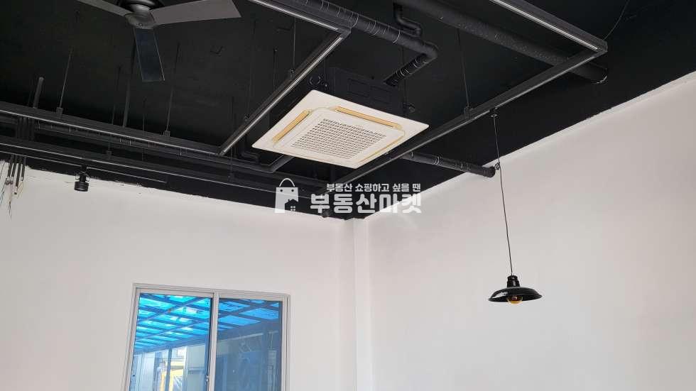 전남광주 북구 신용동 무권리 1층 통유리 상가, 의류점 소매점 적합 월세 매물번호 16590 사진 1