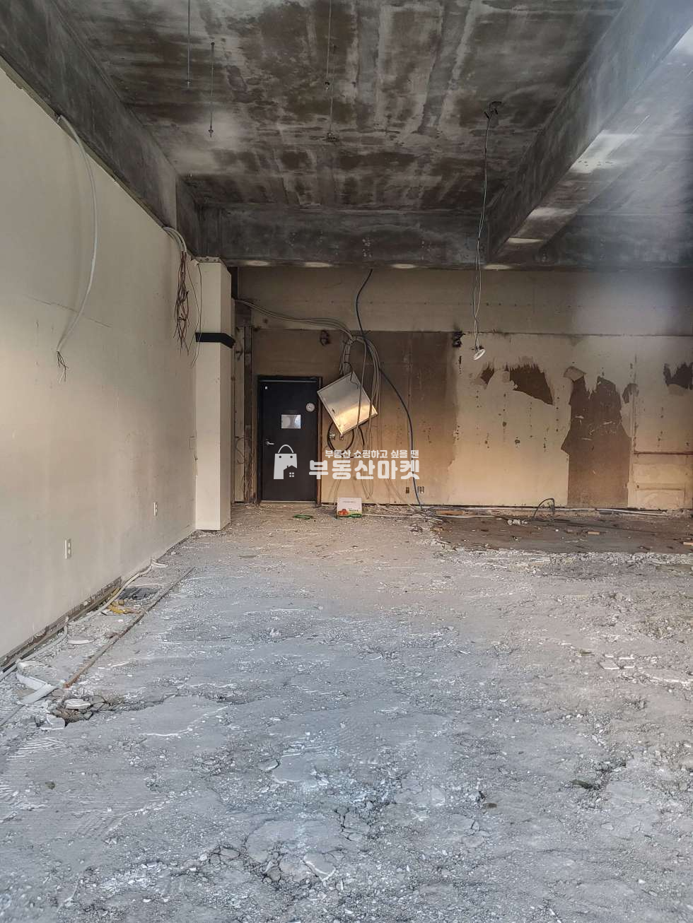 전남광주 서구 치평동 상무역 지하철 2호선 호재ㅣ대로변 1층ㅣ이동통신, 소매점, 판매점 월세 매물번호 17762 사진 1