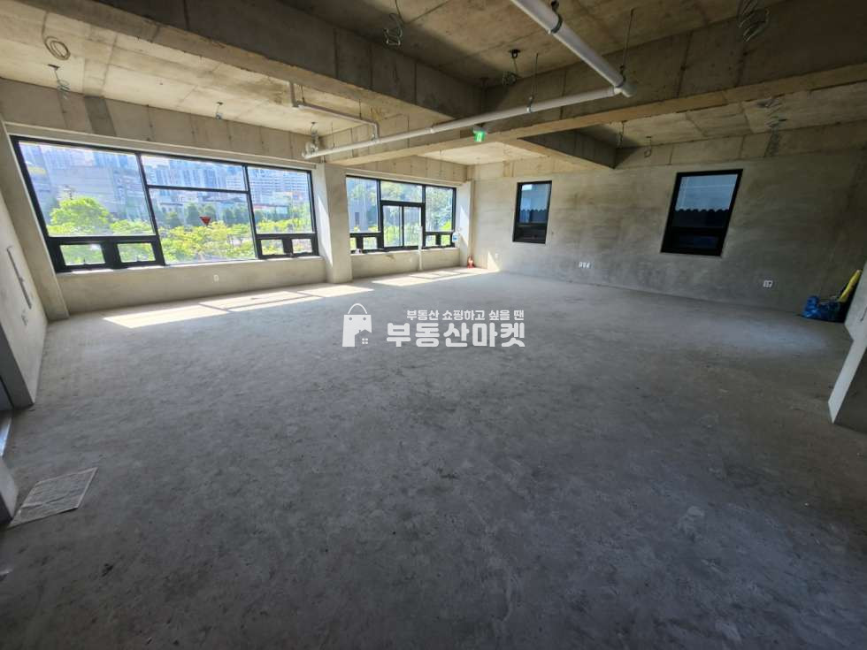 전남광주 서구 화정동 염주사거리 대로변 상가/ 노출효과 좋음/ 즉시입주 가능/ 신축건물 월세 매물번호 17326 사진 2