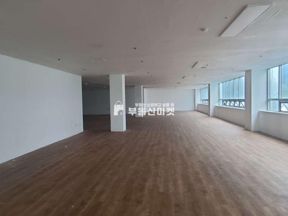전남광주 서구 치평동 상무지구 ㅣ무권리 ㅣ 대형평수 ㅣ 주차시설완비 ㅣ 모든업종가 월세 매물번호 13689 사진 1