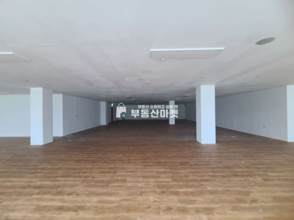 전남광주 서구 치평동 상무지구 ㅣ무권리 ㅣ 대형평수 ㅣ 주차시설완비 ㅣ 모든업종가 월세 매물번호 13689 사진 2