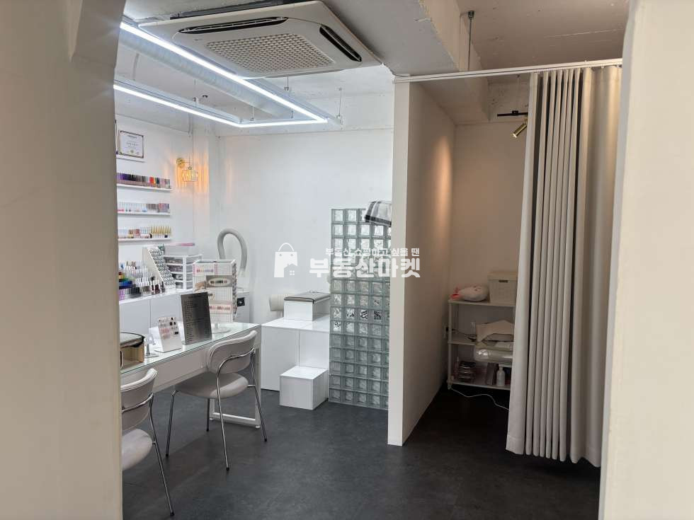 전남광주 서구 쌍촌동 아파트 및 원룸 밀집 지역 주정차 매우편리한 뷰티샵 임대!! 월세 매물번호 18286 사진 1