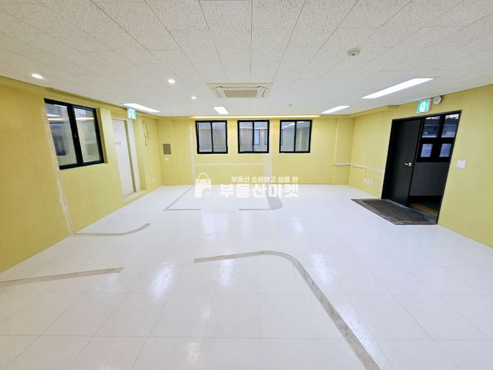 전남광주 북구 용봉동 용봉동 대단지주거 및 학원 밀집지역 3층상가 월세 매물번호 15470 사진 2