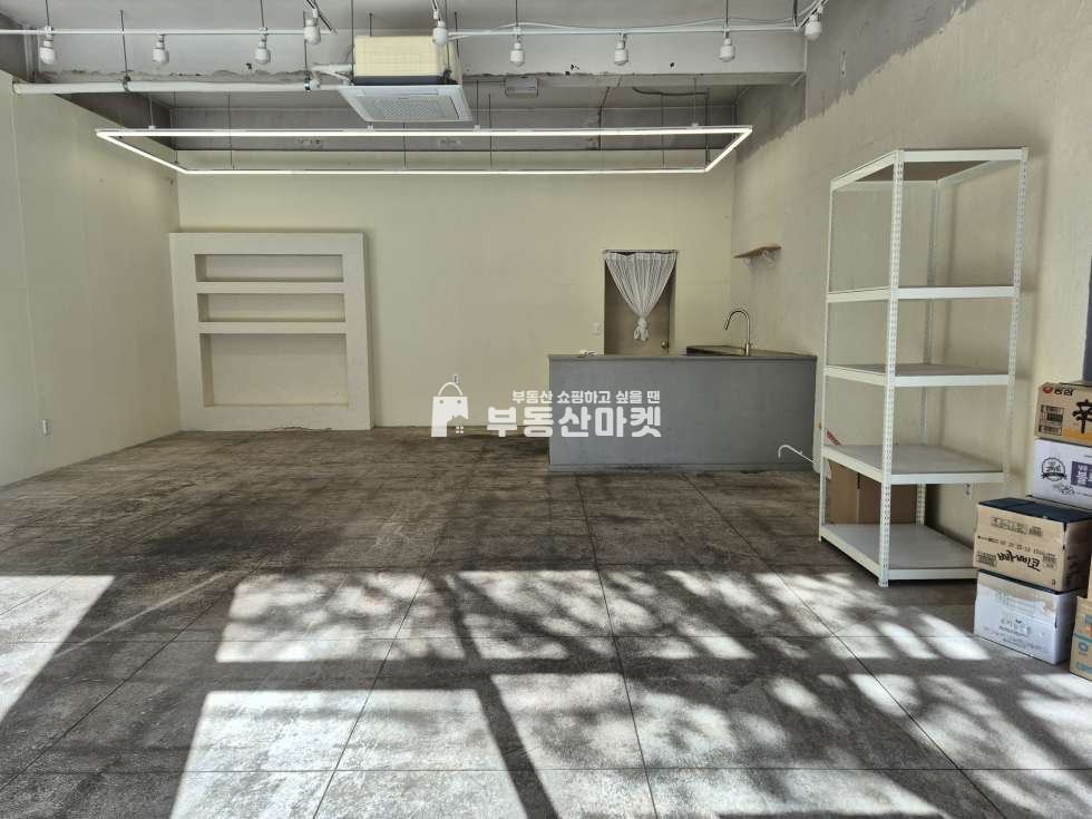 전남광주 서구 내방동 내방동 /쌍촌역 도보 3분 내 위치/ 도로변/ 광고효과 좋음/ 모든 업종 가능 월세 매물번호 16693 사진 1
