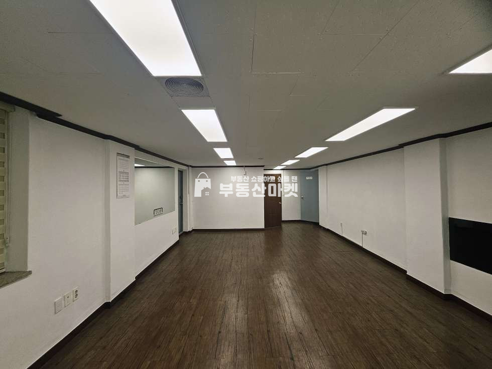 전남광주 북구 신안동 신안동ㅣ오피스메인상권ㅣ시비권 없음ㅣ즉시입주가능ㅣ인근 주정차편리 월세 매물번호 18388 사진 1