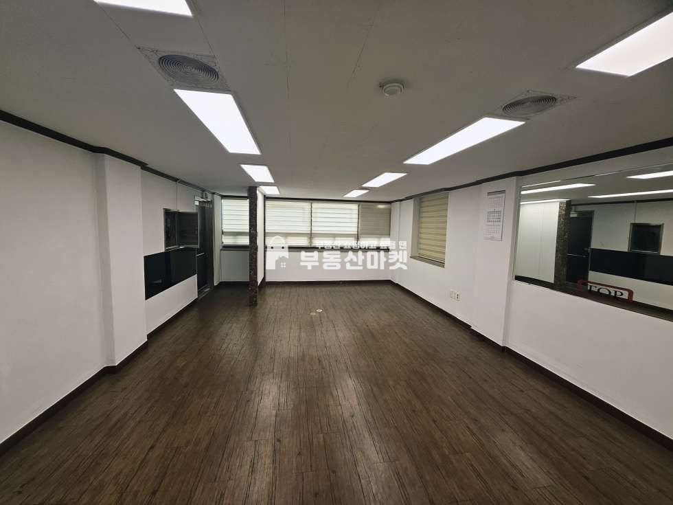 전남광주 북구 신안동 신안동ㅣ오피스메인상권ㅣ시비권 없음ㅣ즉시입주가능ㅣ인근 주정차편리 월세 매물번호 18388 사진 2