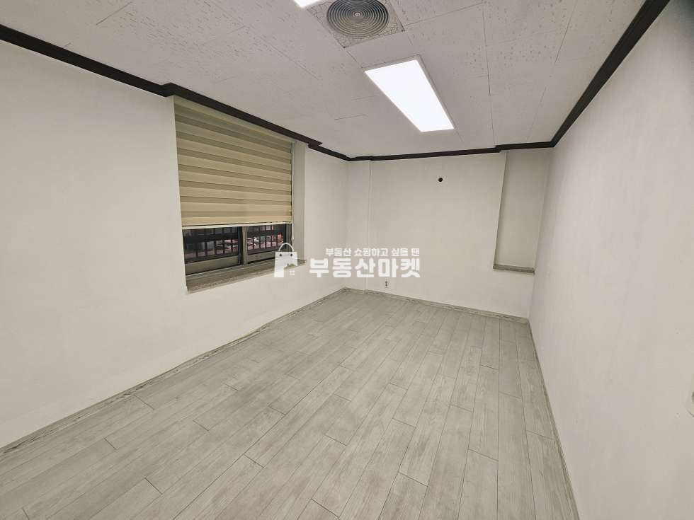 전남광주 북구 신안동 신안동ㅣ오피스메인상권ㅣ시비권 없음ㅣ즉시입주가능ㅣ인근 주정차편리 월세 매물번호 18388 사진 3
