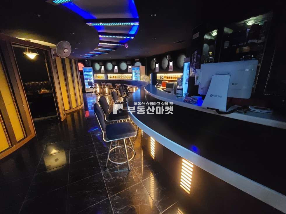 전남광주 북구 용봉동 용봉동 전철우(스타벅스)사거리먹자상권 ㅣ 도로변 코너 ㅣ bar 현성업중 무권리 월세 매물번호 11098 사진 1