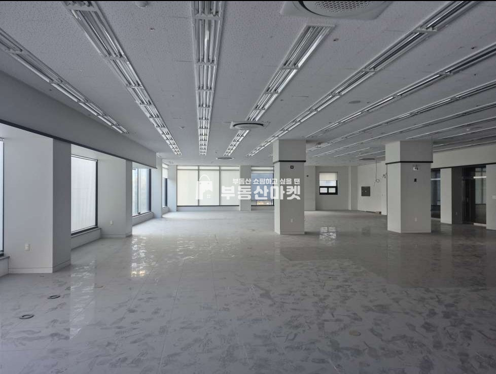 전남광주 남구 월산동 대로변 사거리 코너 접근성 우수한 주차 편리 대형 상가 임대!! 월세 매물번호 18419 사진 2