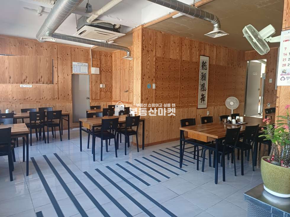 전남광주 북구 두암동 두암동 ㅣ 시설완비! 내.외부 모두 깨끗ㅣ 고기 구이 국밥 음식점 ㅣ 몸만들어와서 바로 영업가능!! 월세 매물번호 18429 사진 1