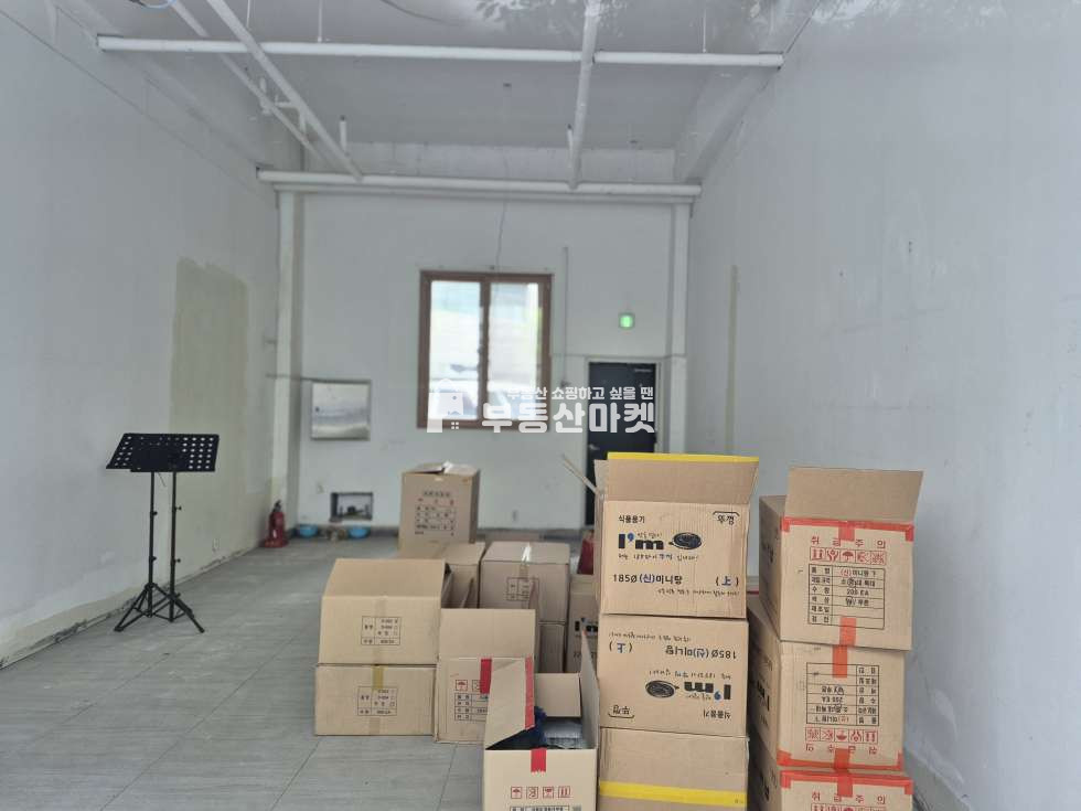 전남광주 서구 금호동 금호동 아파트 단지 정문 앞/ 신축 급/ 근린생활 편의 시설 추천/ 의류 미용 꽃집 및 소매점 등 모든 업종 가능. 월세 매물번호 12649 사진 1