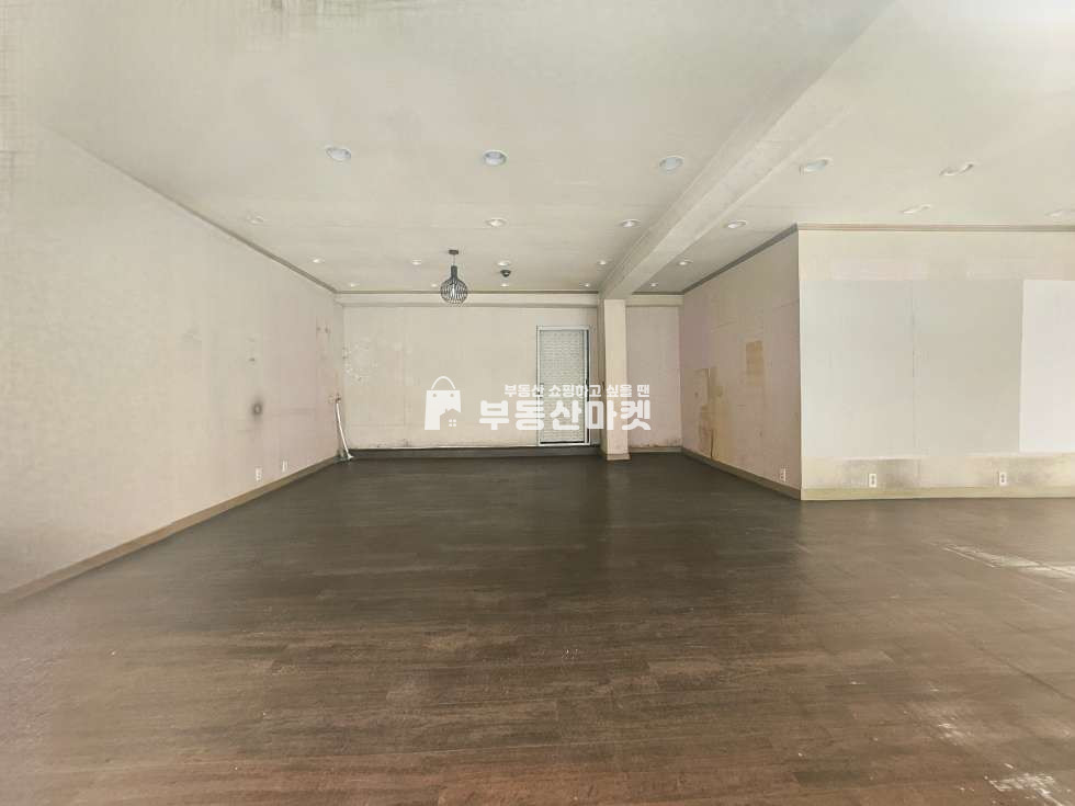 전남광주 북구 용봉동 용봉동 아파트앞 코너 │접근성 홍보효과최상 │편의점,베이커리,미용,판매점 모든업종가!! ㅣ 1층전체 사용 무권리상가 월세 매물번호 14906 사진 1