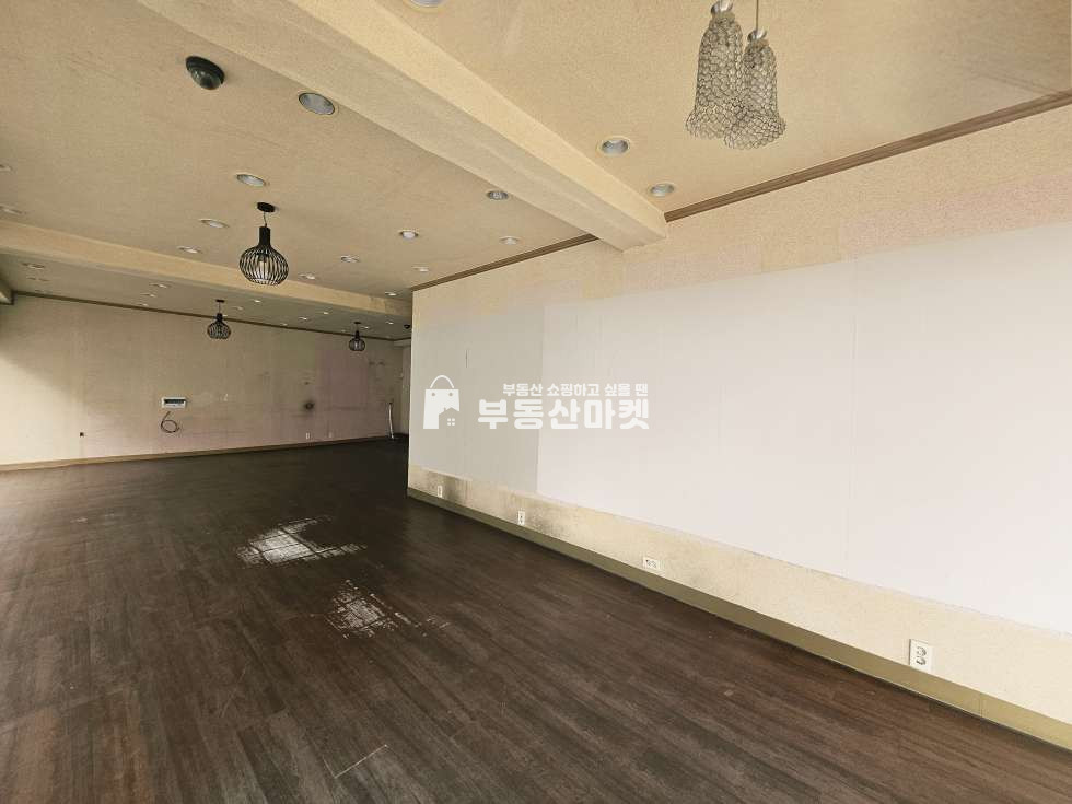 전남광주 북구 용봉동 용봉동 아파트앞 코너 │접근성 홍보효과최상 │편의점,베이커리,미용,판매점 모든업종가!! ㅣ 1층전체 사용 무권리상가 월세 매물번호 14906 사진 3