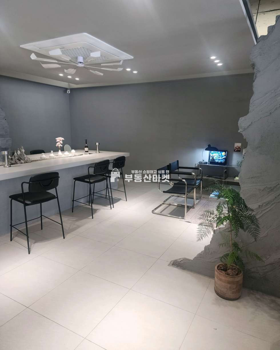 전남광주 북구 오치동 카페 ㅣ인테리어최상! 강력추천!! ㅣ 시설완비 현)성업중 ㅣ 현업종승계 / 타업종협의가능!! 월세 매물번호 18452 사진 1