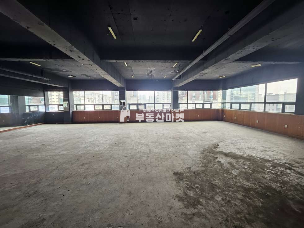 전남광주 광산구 우산동 우산동ㅣ먹자메인거리 위치ㅣ현재공실ㅣ기본인테리어 완비ㅣ즉시입주 월세 매물번호 18241 사진 3